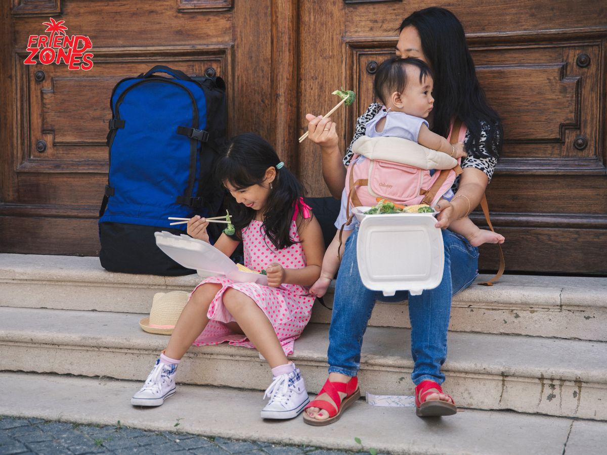 Chuẩn bị đồ ăn kỹ lưỡng cho bé yêu khi đi du lịch.